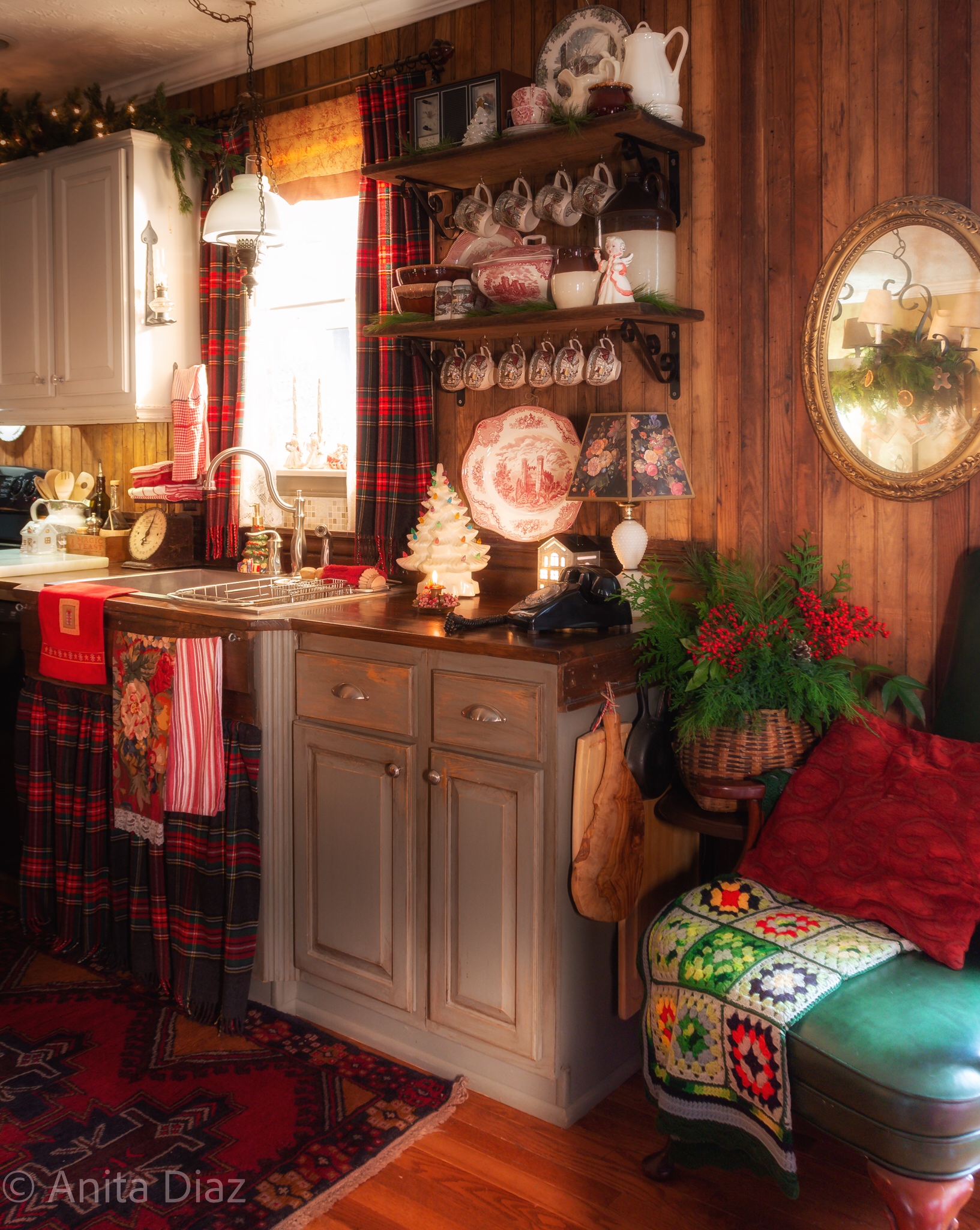 Merry Christmas cottage kitchen and dining - Whispering Pines Homestead