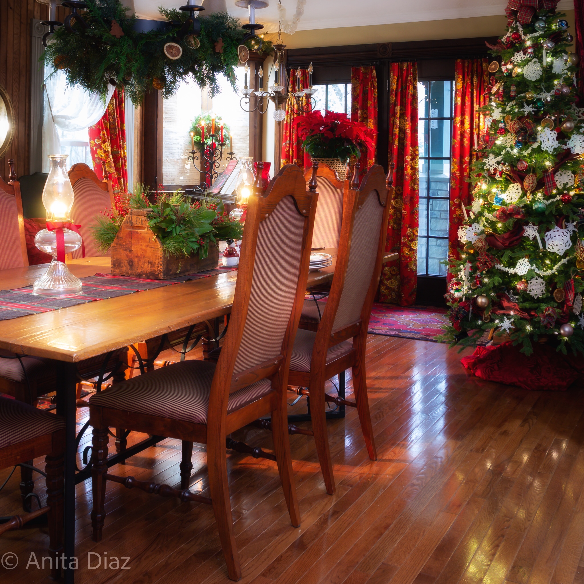 Merry Christmas cottage kitchen and dining - Whispering Pines Homestead