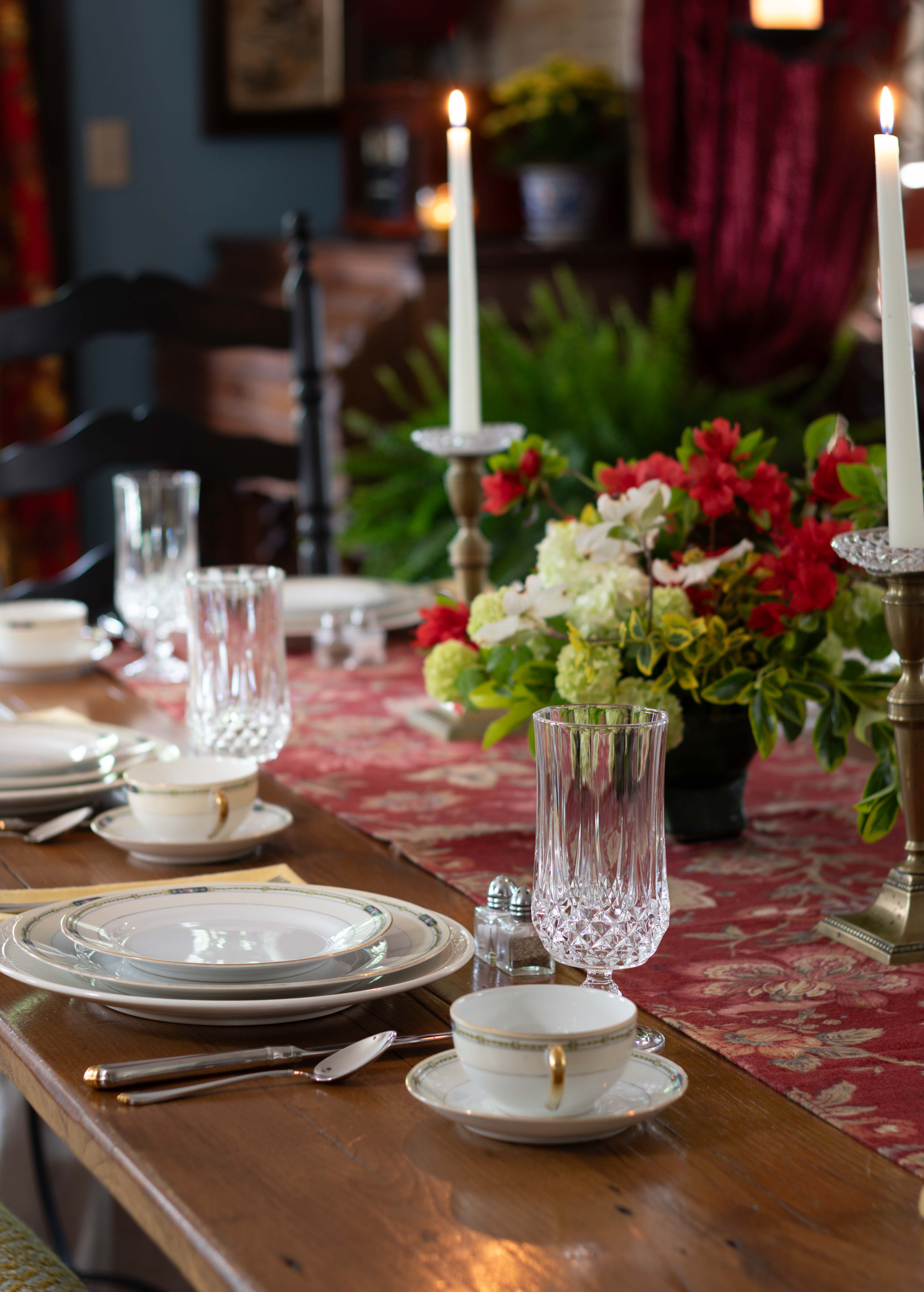 Simple, Elegant Easter tablescape